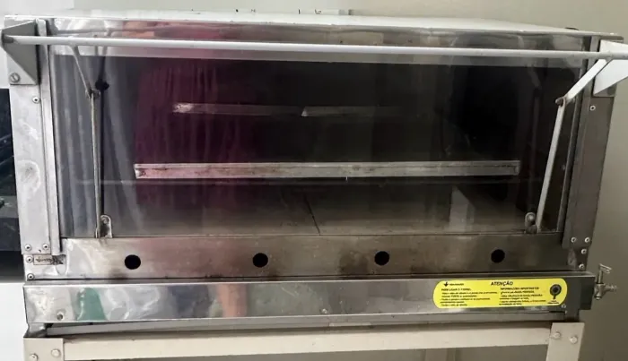 Forno de pizza a gás profissional em inox, com suporte