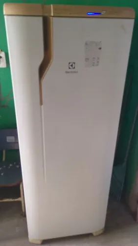 Geladeira bem conservada funcionando perfeitamente