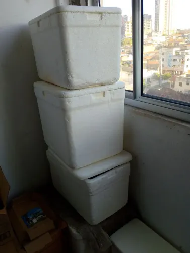 4 caixas de isopor 80 e 60 litros