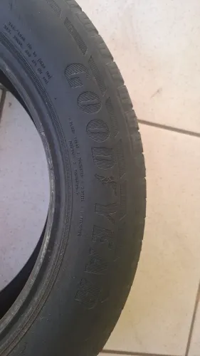 Jogo de 4 pneus Goodyear 215/60 R17 suv