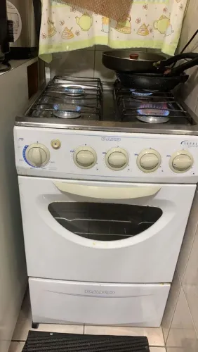 Vendo fogão em perfeito estado e buffet de madeira maciça em perfeito estado