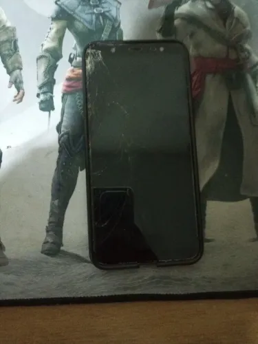 Samsung J8 para concerto ou retirada de peças 