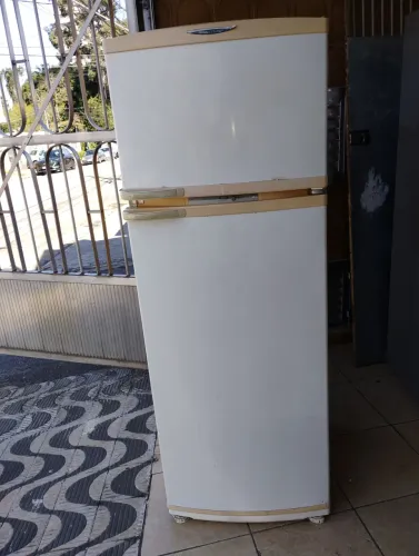Geladeira Brastemp Duplex Frost Free 330 Litros 110 V Com Defeito