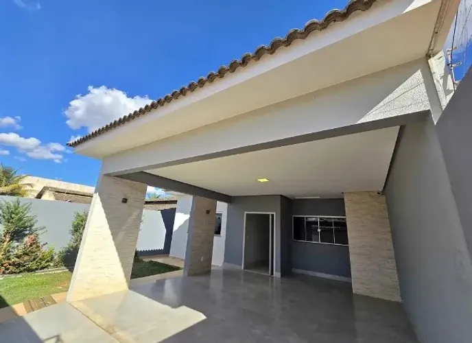Venda Particular - Casa Moderna, Arejada e Bem Localizada