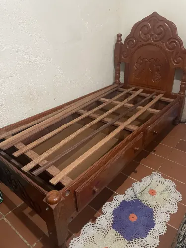 Cama de solteiro Angelim