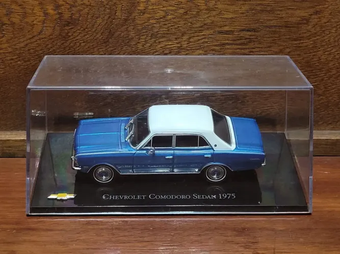 Opala Comodoro Sedan 1975 - Coleção Chevrolet Collection - Carrinho Miniatura 1/43