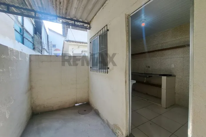 Kitnet de vila, em Madureira, para aluguel, local residencial.