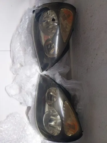 Vende-se par de farol Renault Clio 