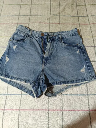 Short jeans em bom estado de uso 