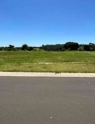 Excelente Terreno no Condomínio Villa dos Pinheiros - Indaiatuba