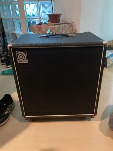 Ampeg BA115HP 220w RMS com tweeter 