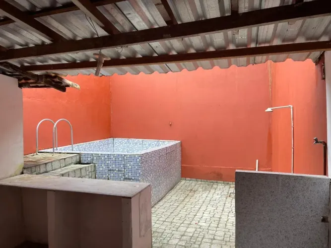 VENDO CASA DE 3/4 SENDO 1 SUÍTE PERTO DO FIM DA LINHA DO CIDADE NOVA 5