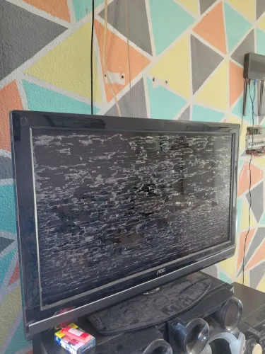 Vendo televisão usada em bom estado