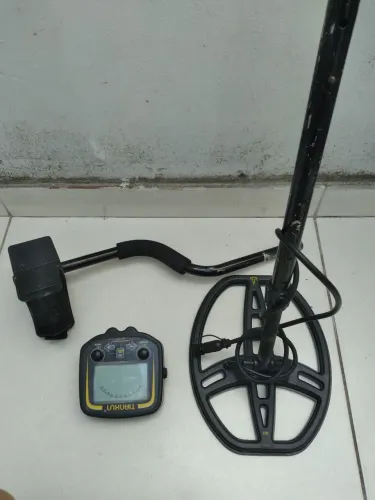 Vendo um deteqitor de metal
