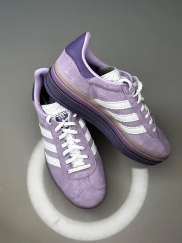 Tênis adidas