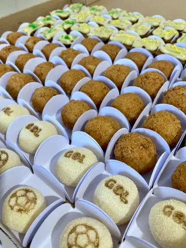 Brigadeiros gourmet e tradicionais