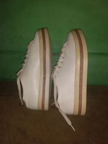 Tênis feminino convert em bom estado
