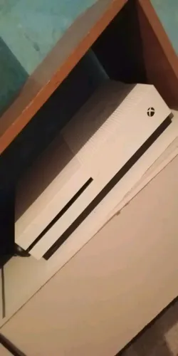 Vendo Xbox one s , faz o bip más não ligar nada , aparelho tá com HD 1000 giga .