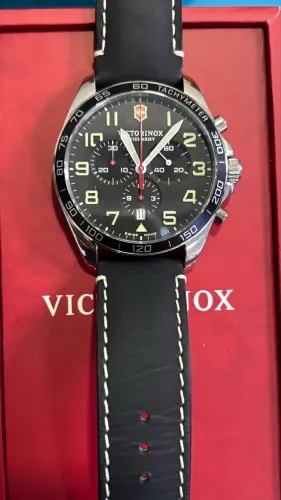 Relógio Victorinox FieldForce Masculino Em Couro Preto 241852