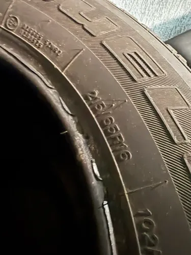 Pneu meia Vida 215/65R16