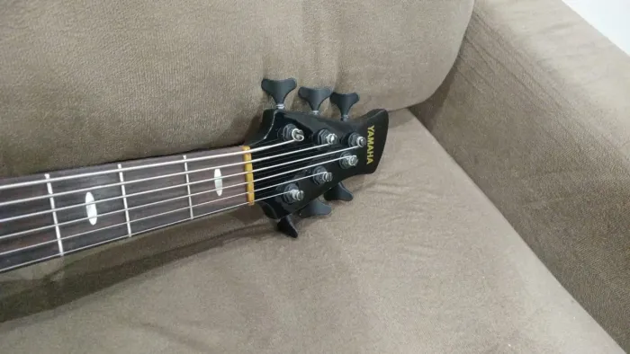 Baixo Yamaha trb 1006