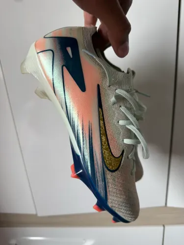 Chuteira Nike tamanho 40