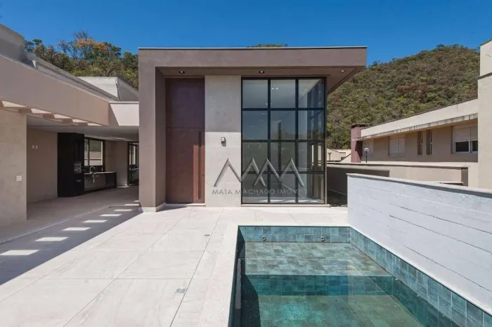 Casa à Venda no Condomínio Quintas do Sol | 4 Suítes - 387m²