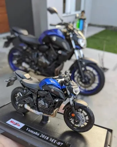 Miniatura moto Yamaha MT 07 11cm nova