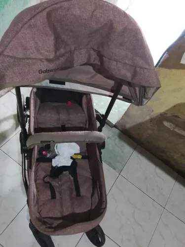 Vende-se um carrinho de bebê interessado mande mensagem no privado *