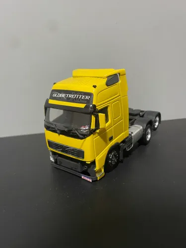 Miniatura caminhão volvo Fh
