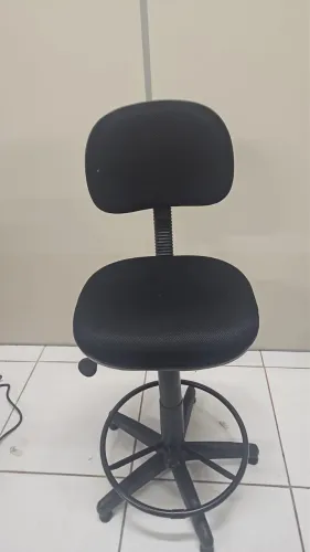 Cadeira alta tipo caixa preta 