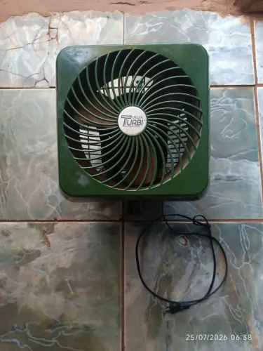 Ventilador funcionando perfeitamente tamanho médio com três velocidades não entrego retira