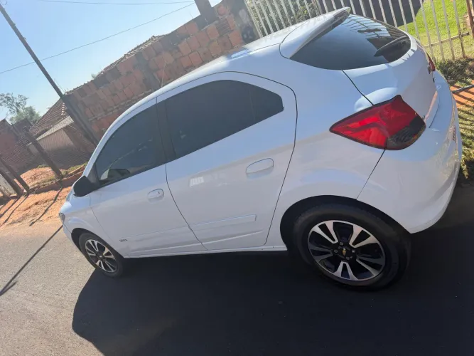 Chevrolet Onix Hatch LTZ 1.4 8V Flex Power Mec. 4P 2015