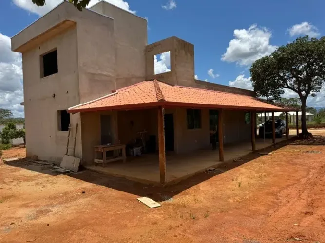Sítio de 2.000 m², documentado, imóvel completo com acesso por rua asfaltada, pomar.