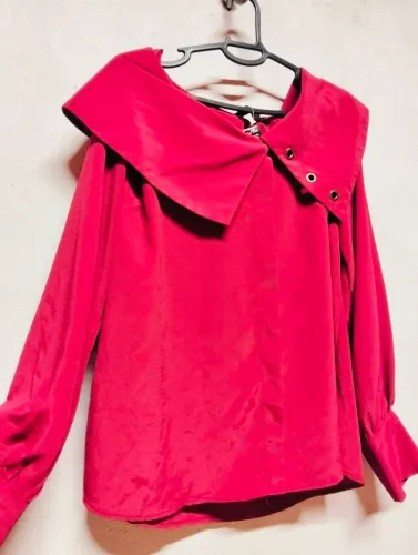 Blusa social vermelha seminova