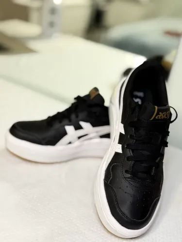 Tênis ASICS