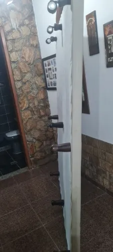 Base de cama de casal com rodinhas
