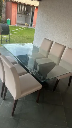 Mesa com 6 cadeiras