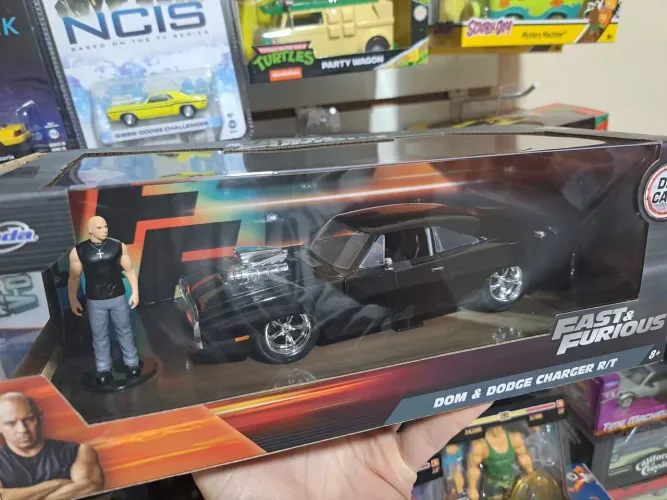 Miniatura 1970 Dodge Charger Com Boneco Dom Velozes e Furiosos 19 Cm Jada Toys 1:24 Lacrad