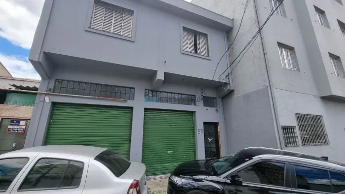 Galpão com 2 Apartamentos em cima /casa nos fundos ! Prox. Metrô São judas / Shop. Plaza S