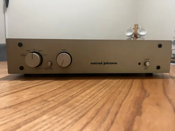Conrad Johnson CJ - PV10A