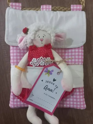 Kit bolsinha xadrez rosa + ovelhinha vestido poá vermelho