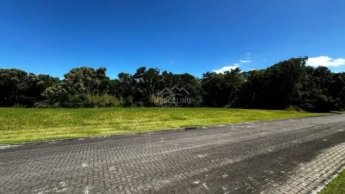 Terreno no Condomínio Lagoa Azul.