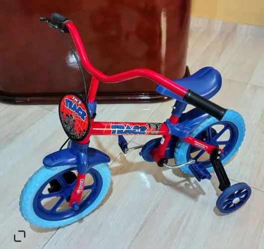bicicleta infantil aro 12, cores azul e vermelho