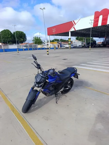 Fazer FZ15 2023 Azul, Motor e peças tudo OK, revisão em dias. 