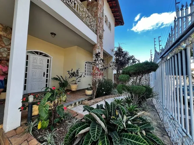 Casa com 6 quartos - 1 suíte para locação 400m²
