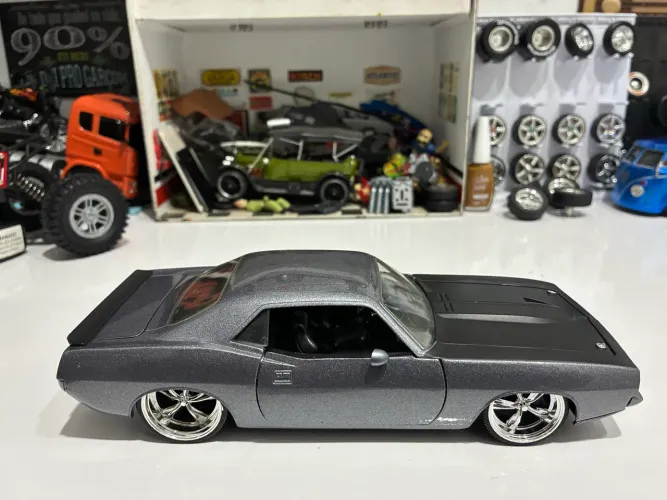 Miniatura Plymouth barracuda 73