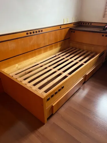 2 Bases de cama de solteiro em madeira 