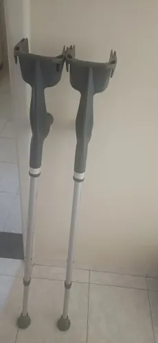 Muletas ( par ) para venda.