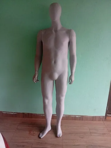 Manequim masculino plus 1.80m